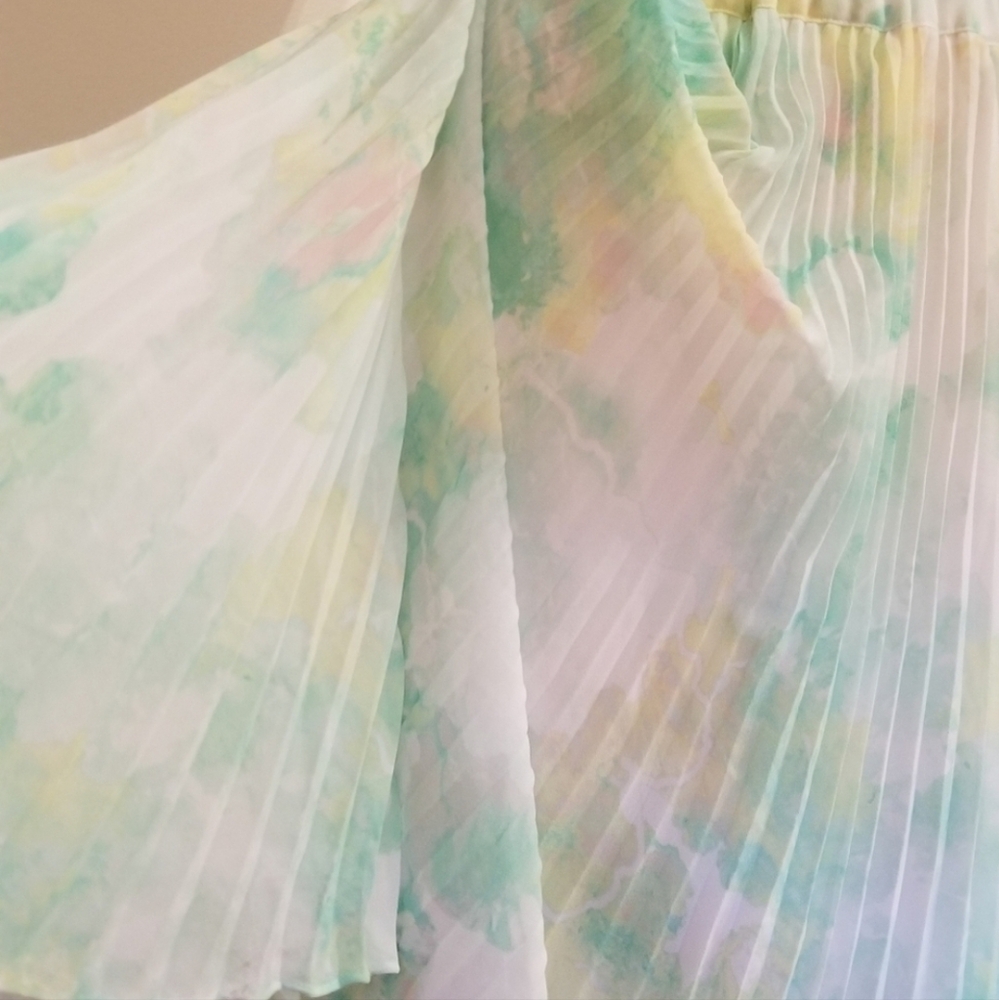 💜 Price REDUCED 50% OFF 💜 Club Monaco Watercolour Pleated Lined Skirt